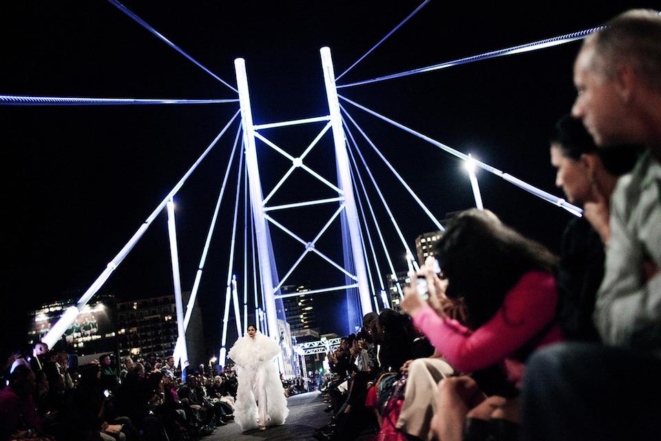 A model walks for the designer David Tlale on the Nelson Mandela Bridge at the Joburg Fashion Week, South Africa, 2011. © Per-Anders Pettersson